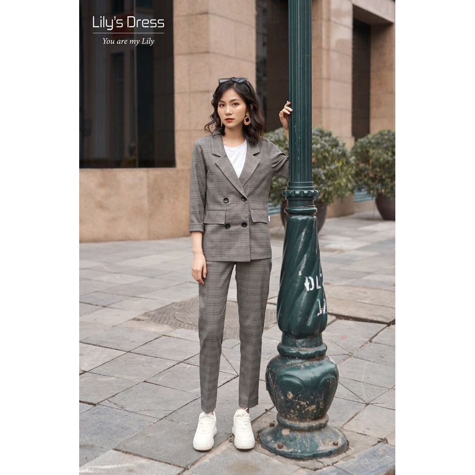 Set Blazer Ghi Tối 4 cúc dáng ngắn + quần âu by Lilie | BigBuy360 - bigbuy360.vn