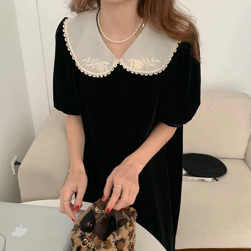 Váy nhung xuông ngắn tay cổ sen voan