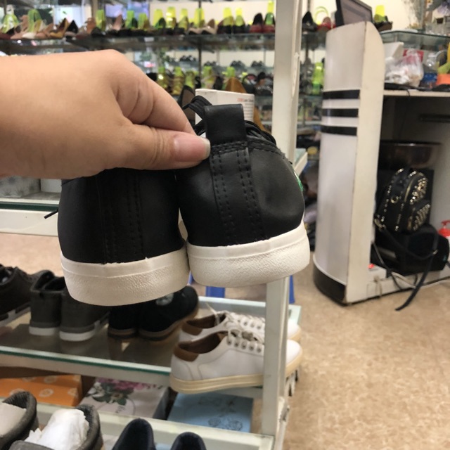 Giày thể thao Lacoste đen