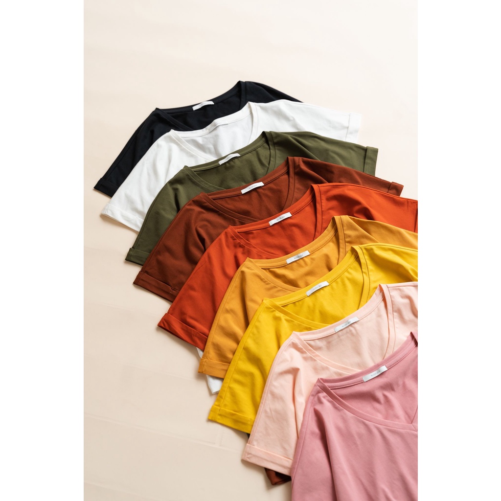 Áo thun ngắn tay nữ MADELEN dáng cổ tim tay lơ vê nhiều màu | BigBuy360 - bigbuy360.vn