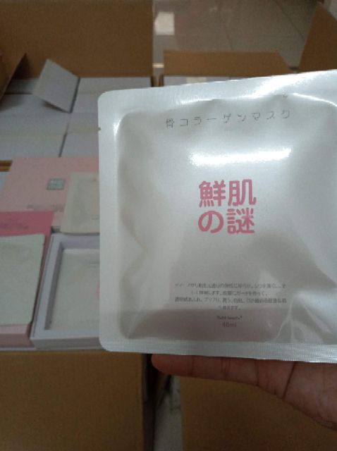 Mặt nạ collagen ủ trắng da nhau thai Rwine Beauty Collagen Sheet Mask( Nhật Bản), sản phẩm đang được ưa chuộng ở spa.