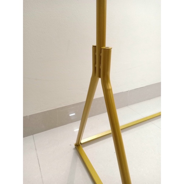 kệ treo quần áo-giá treo chữ y màu vàng và đen-sơn tĩnh điện giúp hạn chế bong tróc-kích thước 1m5x1m5