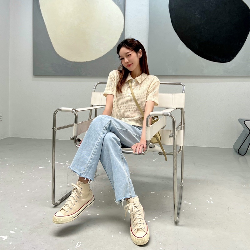 JANET STUDIO • Áo polo nút hoa thun ren