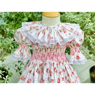 Váy đầm Smock hoa cổ tròn, phối ren trắng