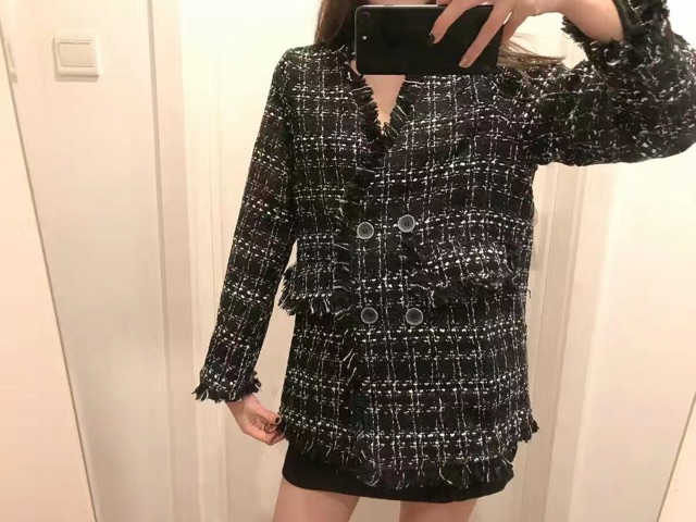 Áo khoác dạ tweed kẻ đen cổ v