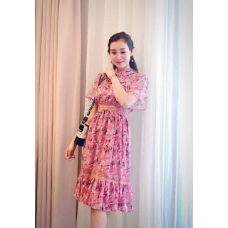 Đầm xòe hoa phối ren cổ bèo