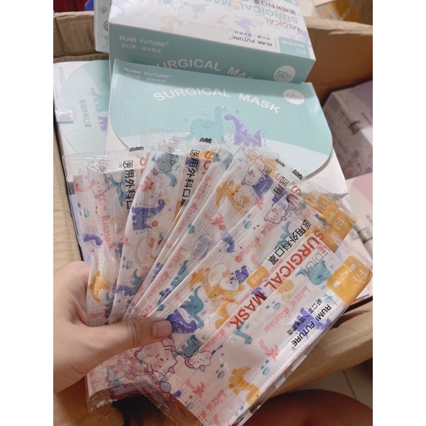 Khẩu trang cho bé