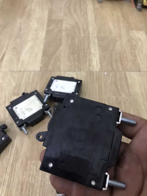 Cb đóng ngắt DC 50a ,hàng tháo tủ công nghiệp