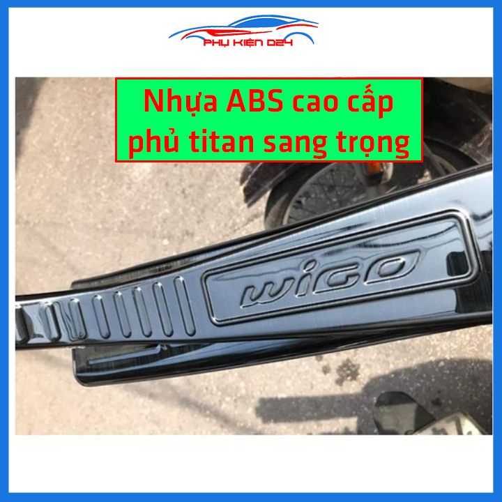Ốp chống trầy cốp Toyota Wigo vân Titan bảo vệ xe