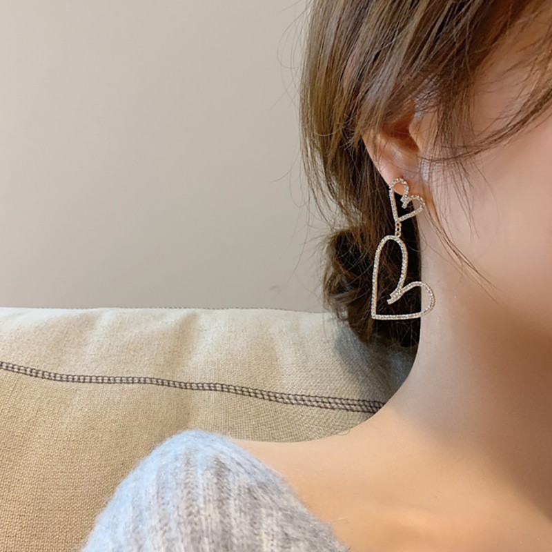 Khuyên tai hình trái tim đính đá thanh lịch