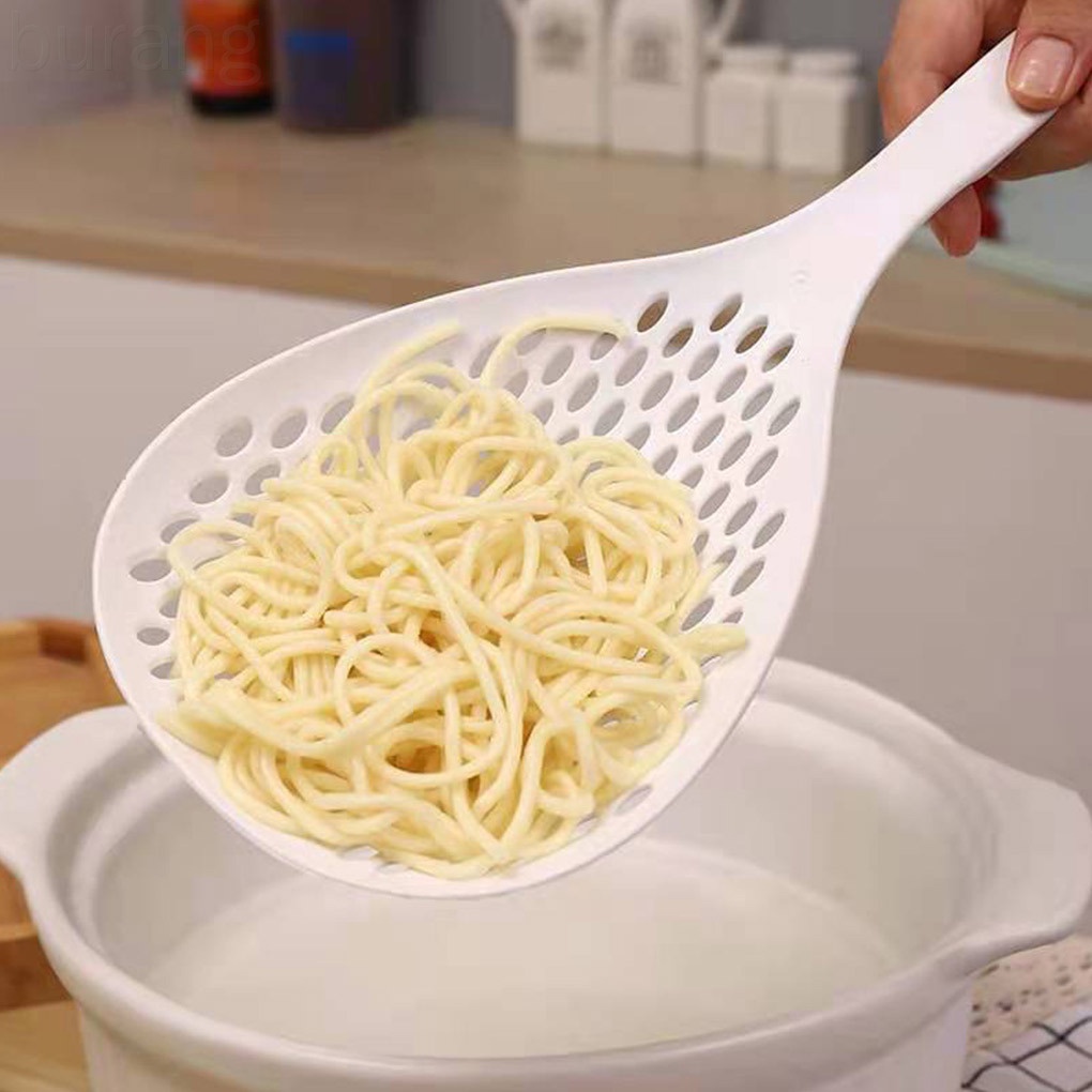 Muỗng rây lọc bằng nhựa cán dài chịu nhiệt tiện dụng cho nhà bếp