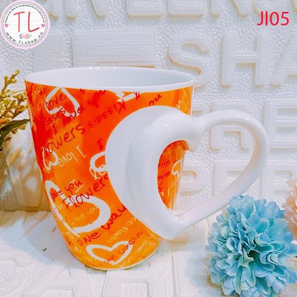 Ly sứ - Cốc sứ - Ly sứ quai trái tim - họa tiết trái tim xen kẽ nhiều chữ - Ly uống cà phê - Cốc uống cà phê
