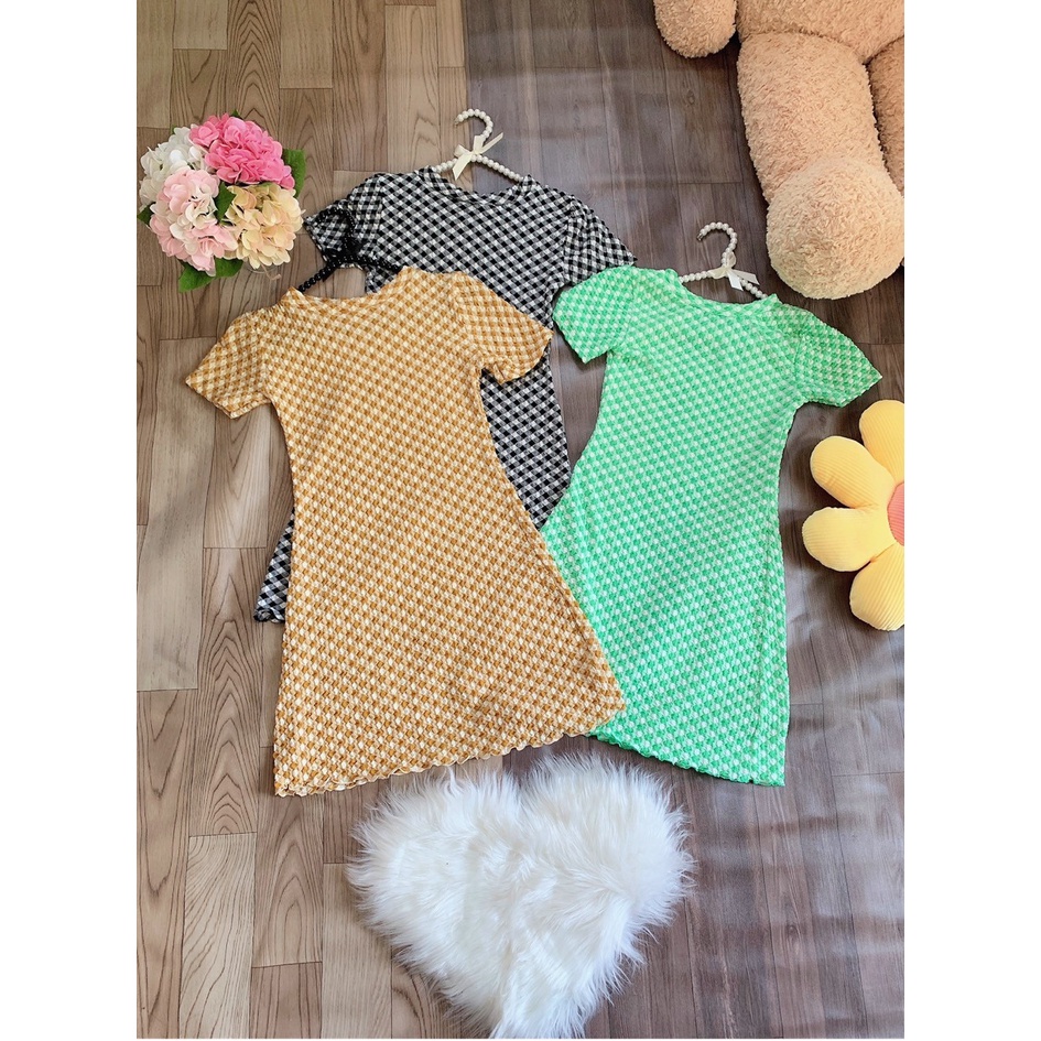 Đầm cổ tròn tay ngắn kẻ karro dáng ngắn chất xốp mẫu mới