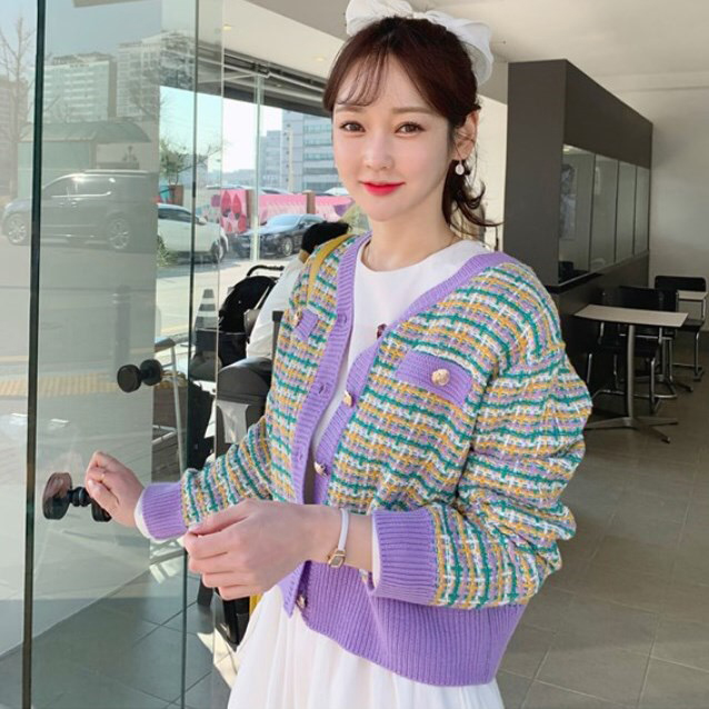 Áo sweater dáng ngắn họa tiết kẻ sọc màu sắc tương phản thời trang trẻ trung năng động 