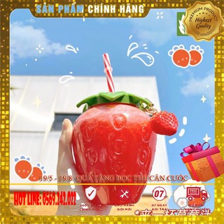 Cốc nước hình quả dâu tây kute, Ly dâu tây 500ml có ống hút và móc khóa trang trí hình dâu tây - MIN55
