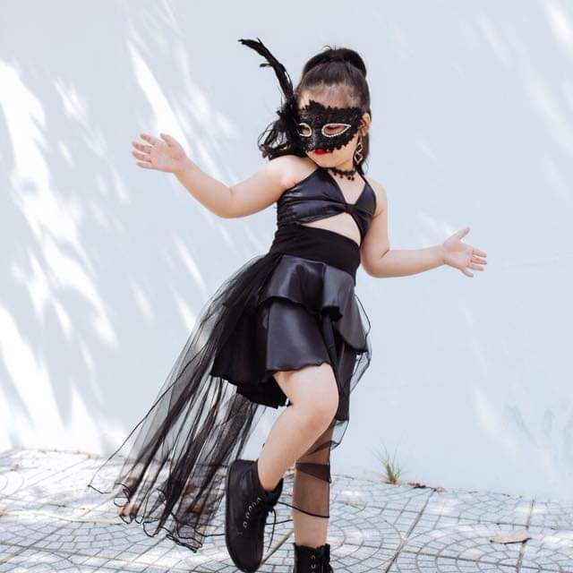 Đầm bé gái dễ thương ( ảnh, video thật)