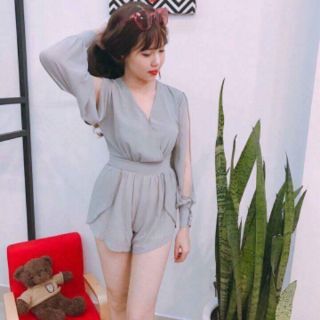 Jump ngắn xẻ tay dài