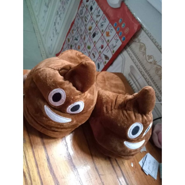 Dép mang trong nhà hình cục kít