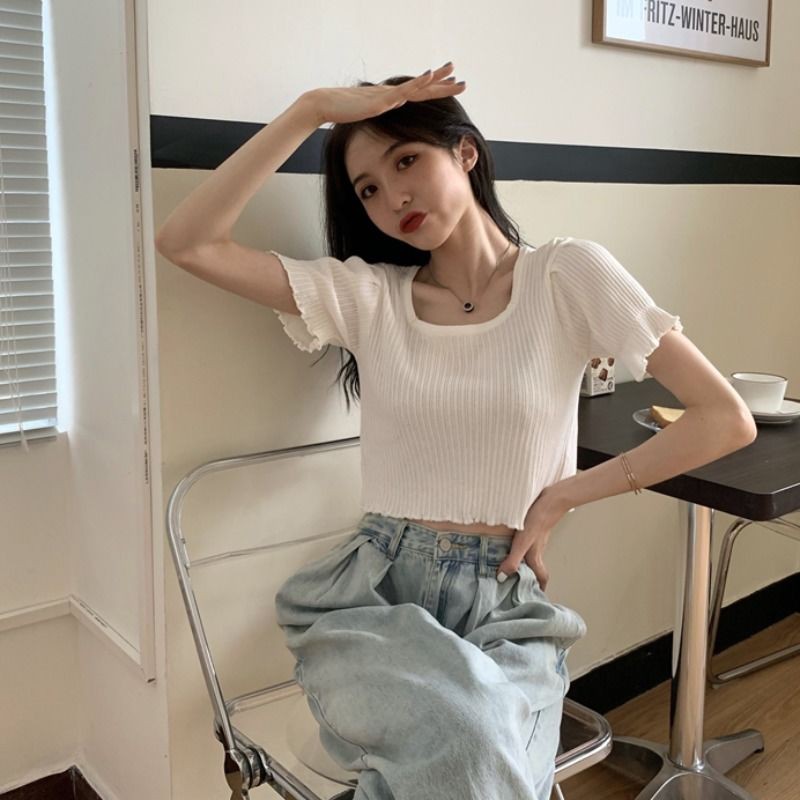 Áo Croptop Dệt Kim Tay Ngắn Cổ Vuông Phối Nhún Bèo Nữ Tính | BigBuy360 - bigbuy360.vn