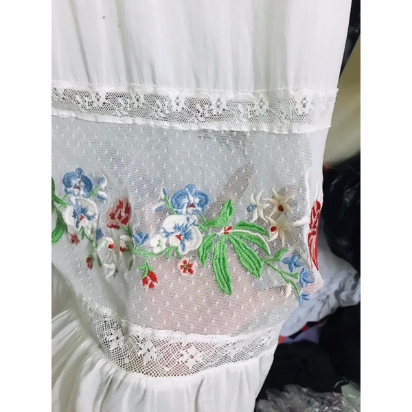 Siêu phẩm đầm thêu chất mát lạnh new 98%