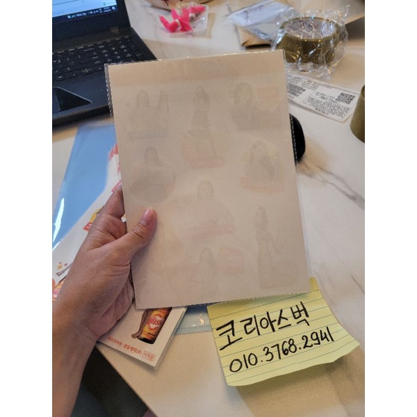 Sticker quảng cáo Vita500 của Jennie Blackpink