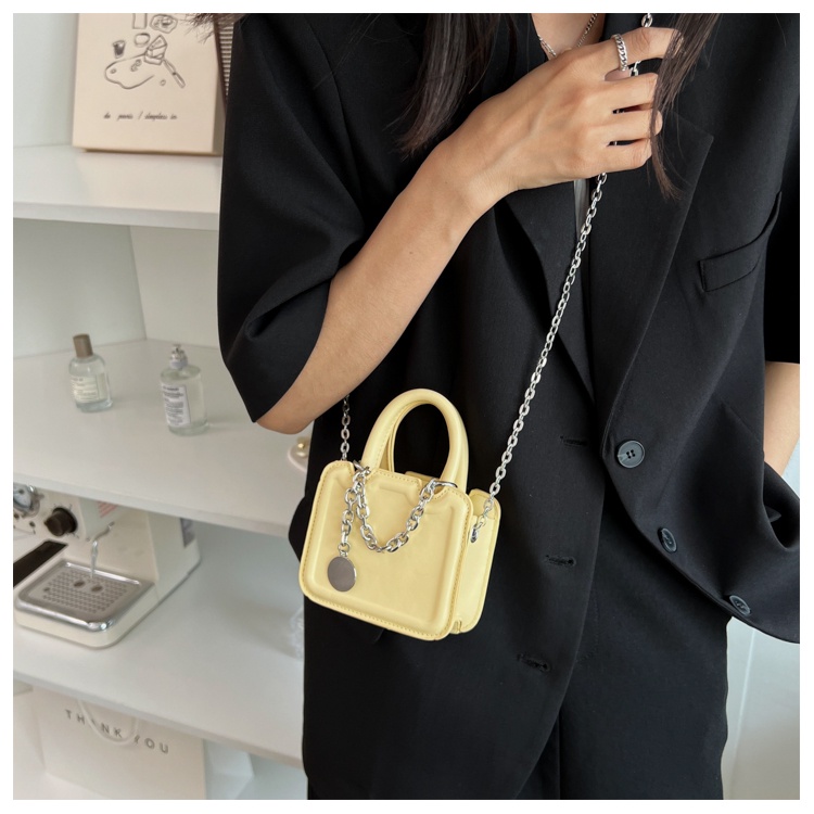 Túi Đeo Vai Phối Dây Xích Thiết Kế Giản Dị Thời Trang