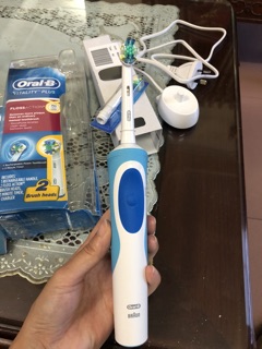 BÀN CHẢI ĐIỆN ORAL B Úc