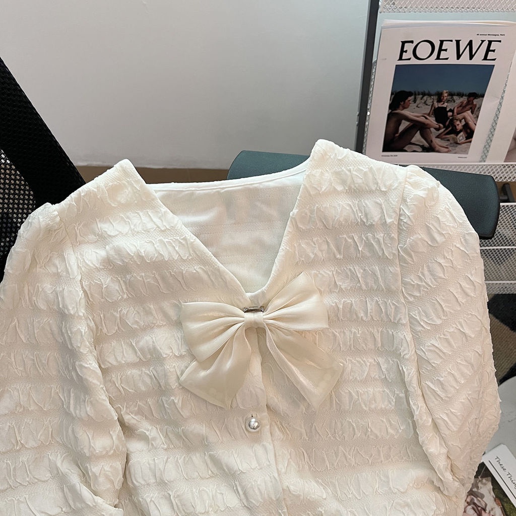 Áo Sơ Mi Tay Phồng Cổ Chữ V Thắt Nơ Dập Nổi Họa Tiết Mới Dành Cho Bạn Nữ