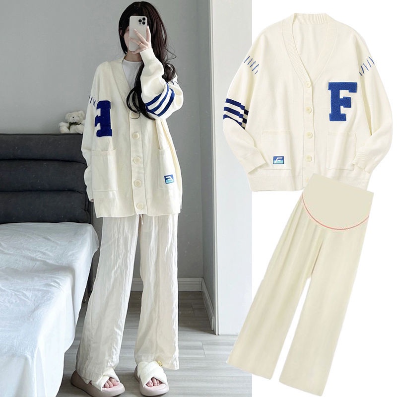 Bộ đồ bà bầu mùa thu và mùa đông chữ thêu áo len cardigan giản dị giảm béo bộ hai mảnh