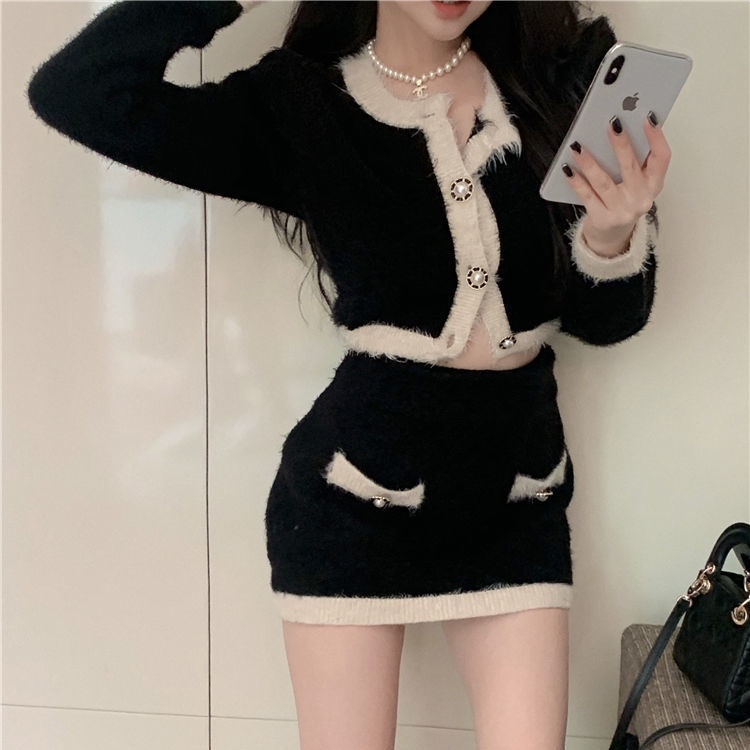 Set áo khoác và chân váy ngắn từ lông chồn giả dệt kim tay dài dành cho nữ