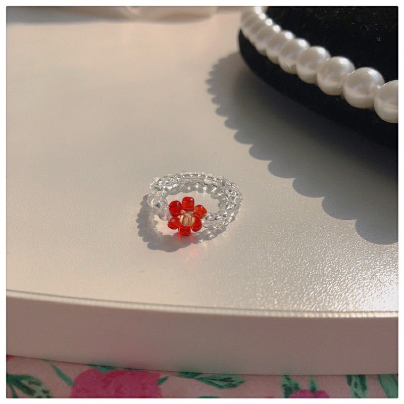 Nhẫn hạt cườm trong suốt mix hoa đỏ vừa khí chất vừa phong cách
