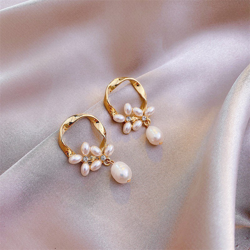 Hoa Tai Dáng Dài Đính Ngọc Trai Phong Cách Retro