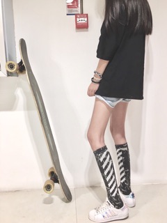 Tất cao cổ rằn ri Off-white