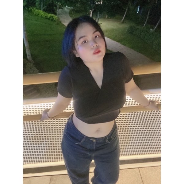 Áo croptop tay ngắn xẻ ngực Catty Bigsize nữ, Áo croptop xẻ ngực hack vai siêu gọn hack dáng