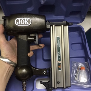 Súng bắn đinh gỗ jok f50 dùng khí nén hàng loại 1