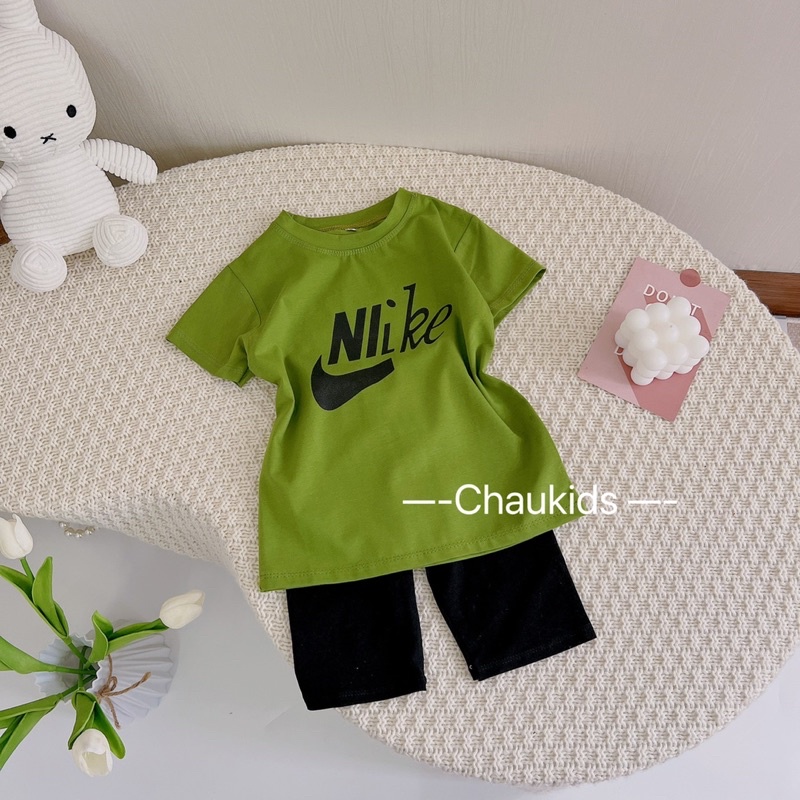 Bộ Ni xanh lá cho bé gái