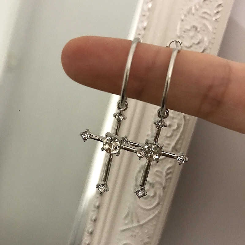 Khuyên tai hình chữ thập phong cách hip hop độc đáo