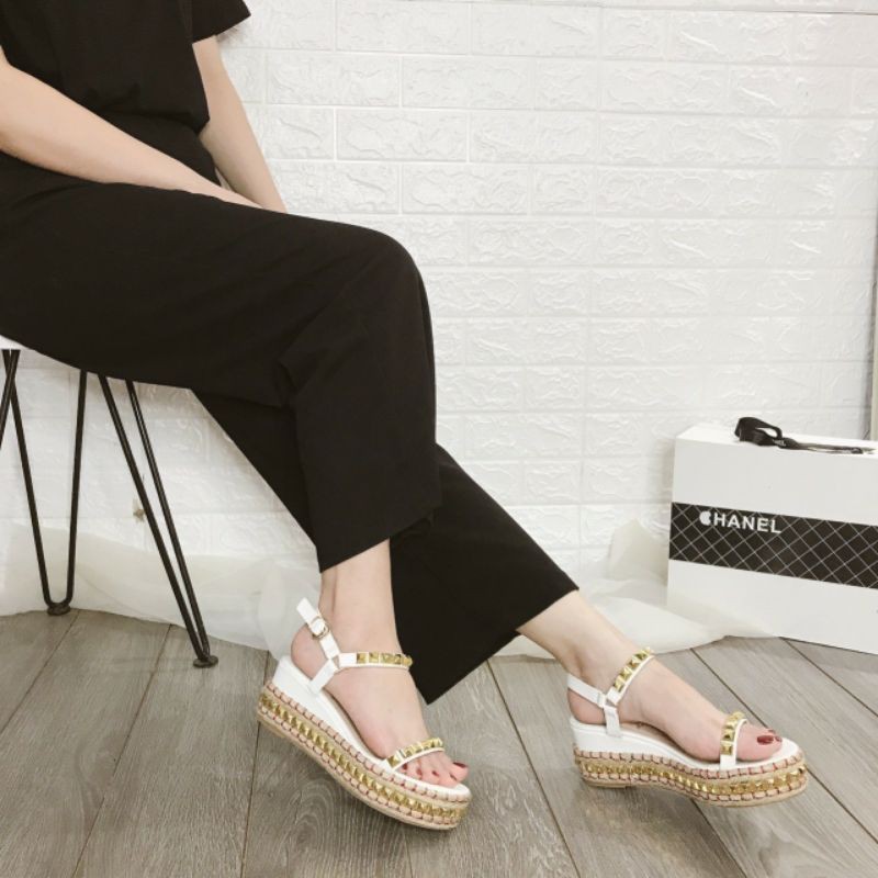 Dép đế xuồng louboutjn