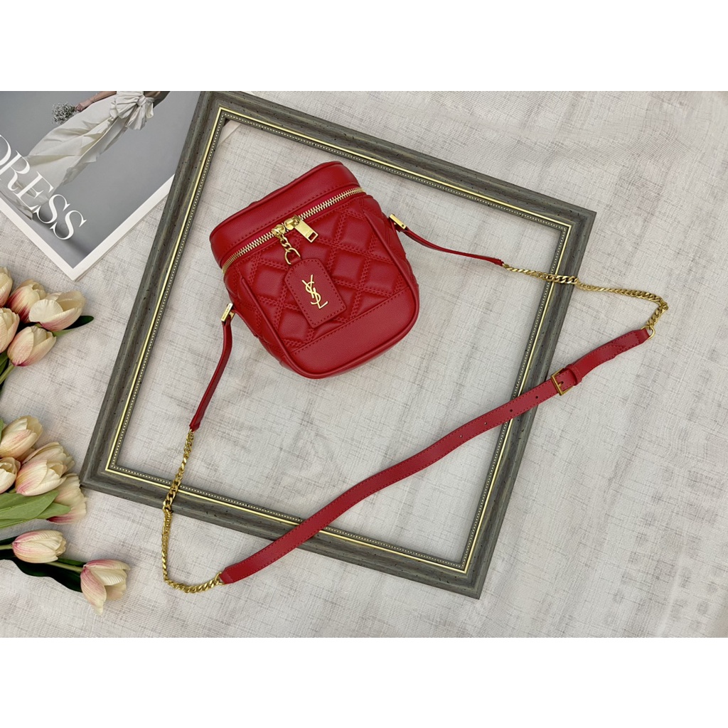 Túi đeo chéo nữ thời trang YSL da thật với kiểu dáng trẻ trung