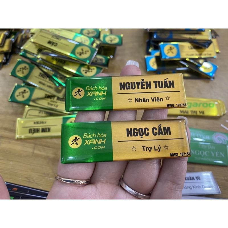 Bảng tên nhân viên in tên cố định, siêu rẻ , bền đẹp, sang trọng - dùng cho mọi lĩnh vực- bảng tên mwg tgdd dmx bhx fpt