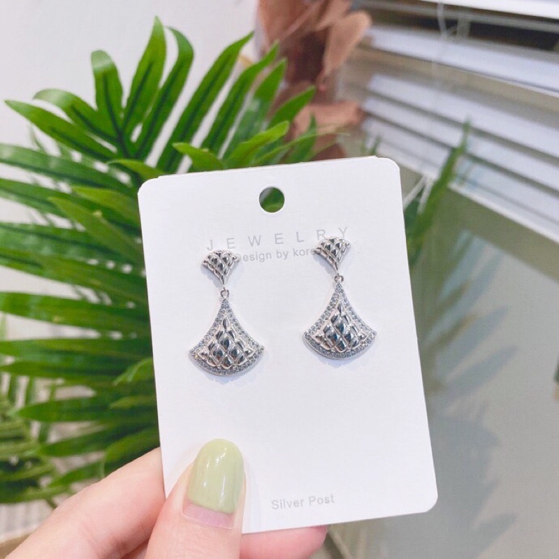 bông tai thả dáng tiểu thư, khuyên tai phong cách hàn quốc