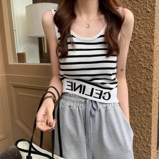 Áo len croptop in chữ Celina