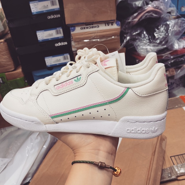 Giày thể thao Adidas