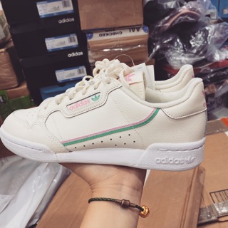 Giày thể thao Adidas