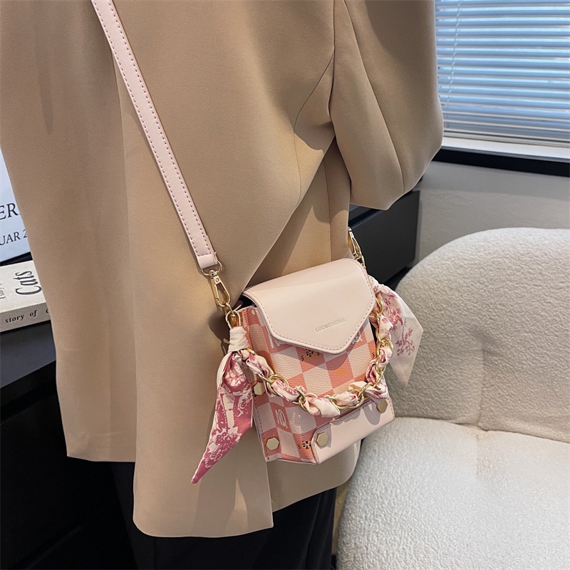 Túi đeo vai mini IELGY phối dây xích đựng điện thoại thời trang cho nữ