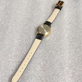 Đồng hồ dây da của nữ hiệu casio