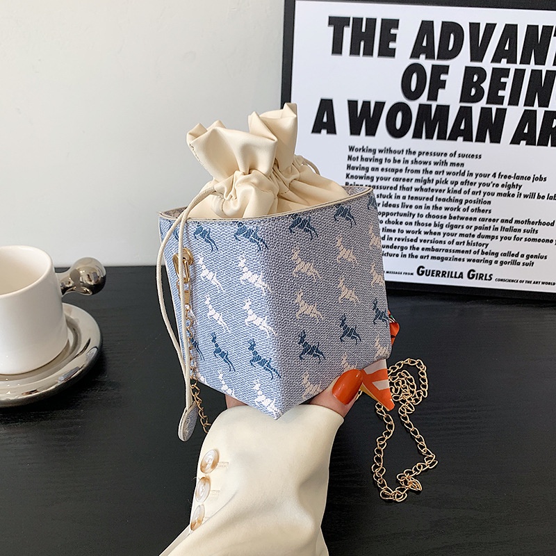 Túi Đeo Vai Hình Vuông Phối Dây Xích Thiết Kế Thời Trang 2022 Cho Nữ