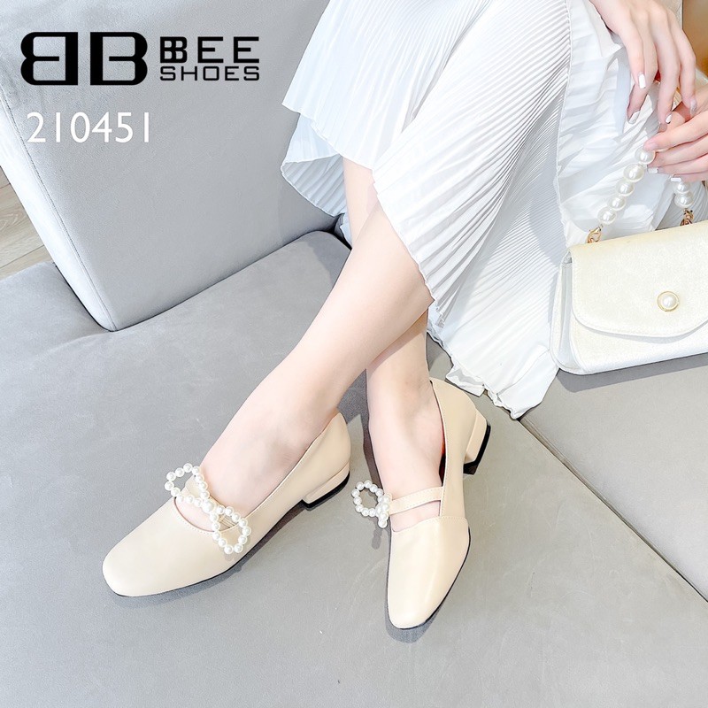 BEESHOES - GIÀY BÚP BÊ NỮ MŨI VUÔNG NƠ NGỌC - GIÀY BÚP BÊ NỮ ĐẾ VUÔNG CAO 2 PHÂN SẴN MÀU ĐEN - KEM - TRẮNG 210451