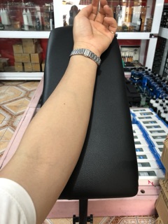 Kê tay trong xăm hình , chân đế nặng