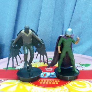 2 mô hình nhân vật siêu anh hùng